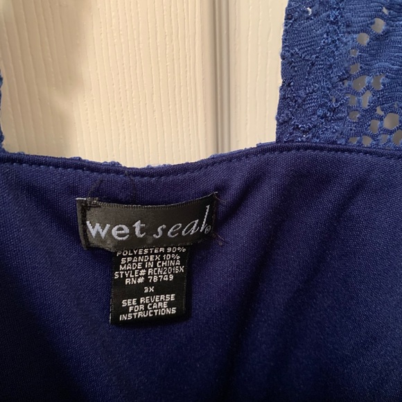 Short sleeved blue lace plus size dress - Picture 3 of 3